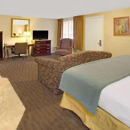 Days Inn By Wyndham Silver Spring Exteriör bild
