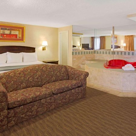 Days Inn By Wyndham Silver Spring Exteriör bild