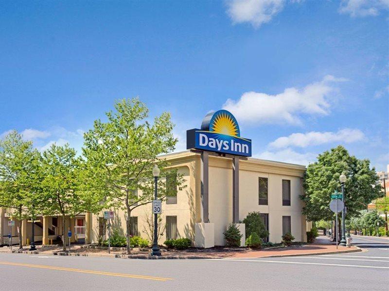 Days Inn By Wyndham Silver Spring Exteriör bild