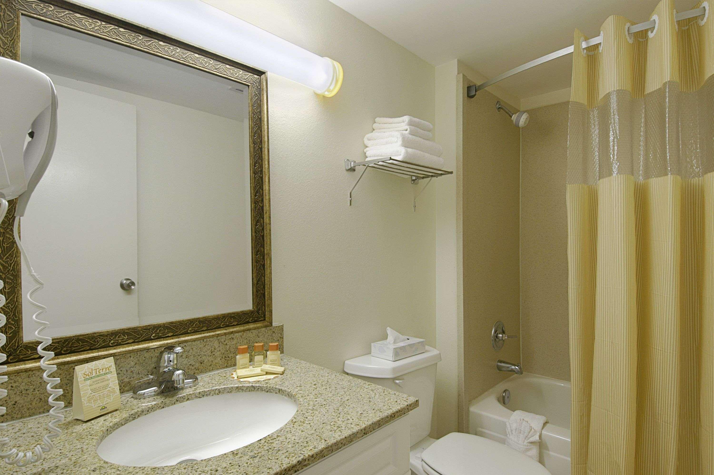 Days Inn By Wyndham Silver Spring Exteriör bild