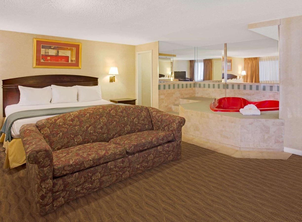 Days Inn By Wyndham Silver Spring Exteriör bild