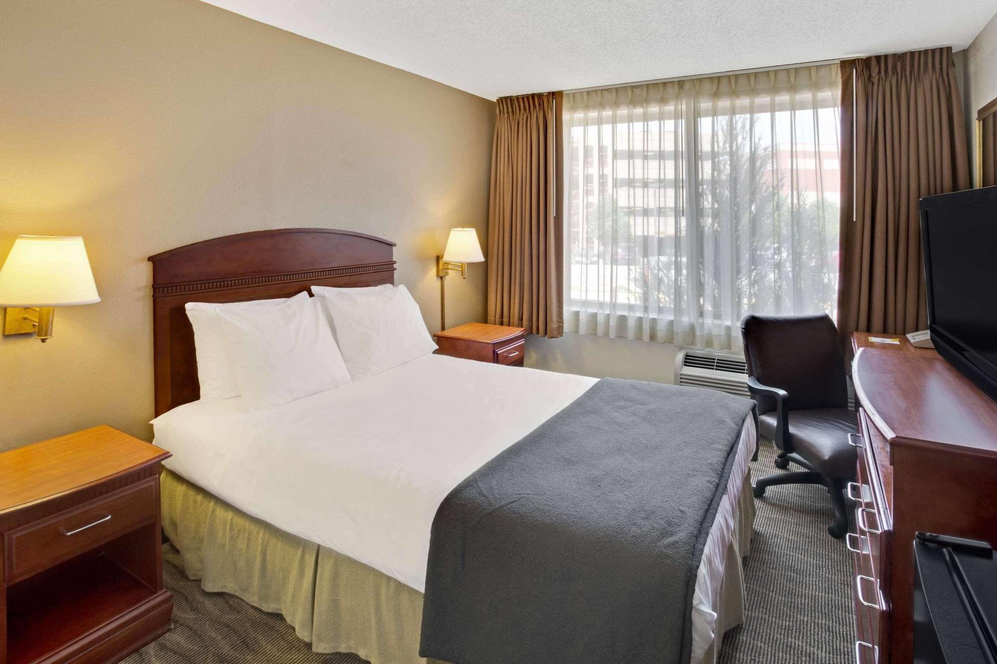 Days Inn By Wyndham Silver Spring Exteriör bild