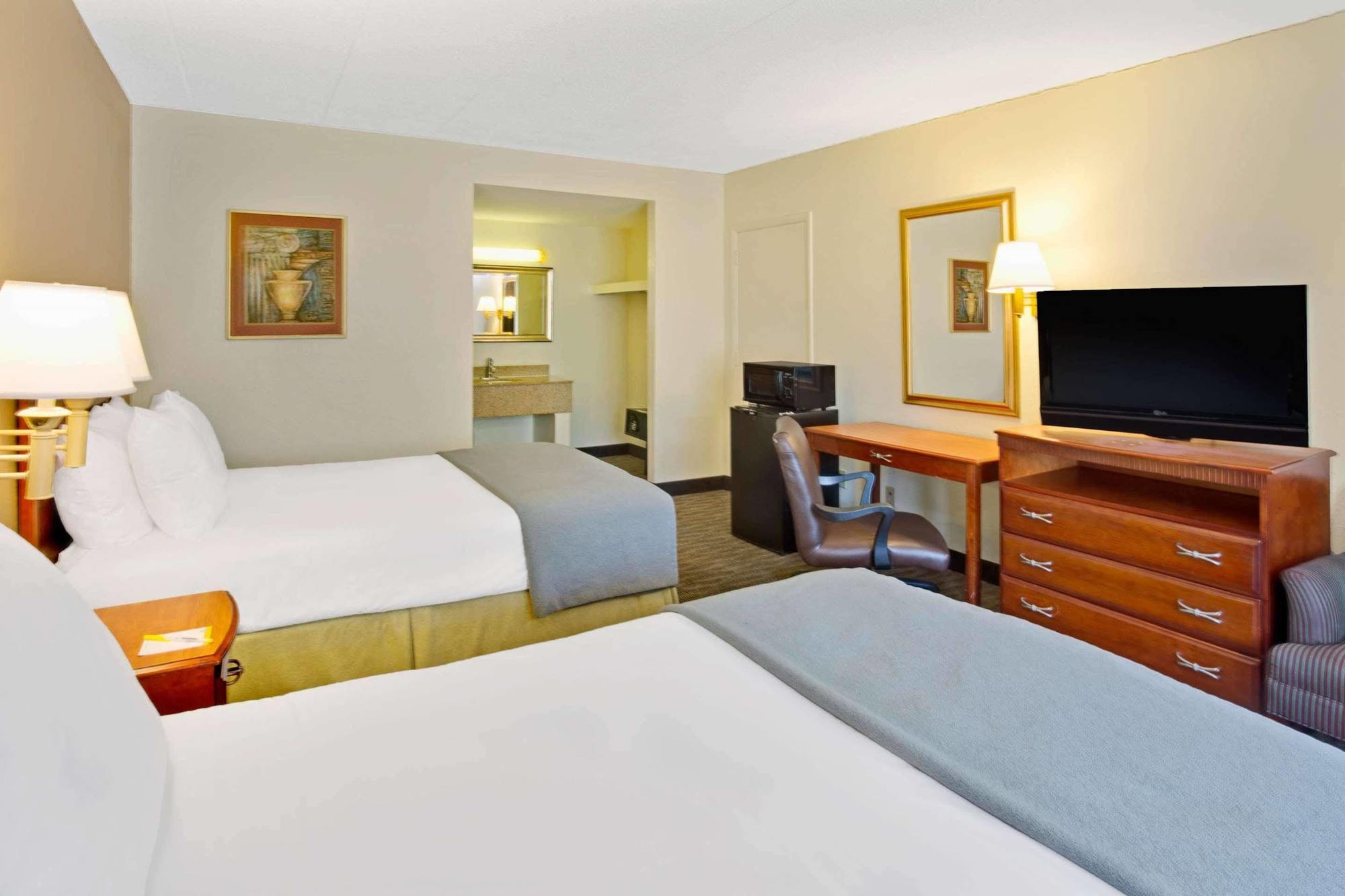 Days Inn By Wyndham Silver Spring Exteriör bild