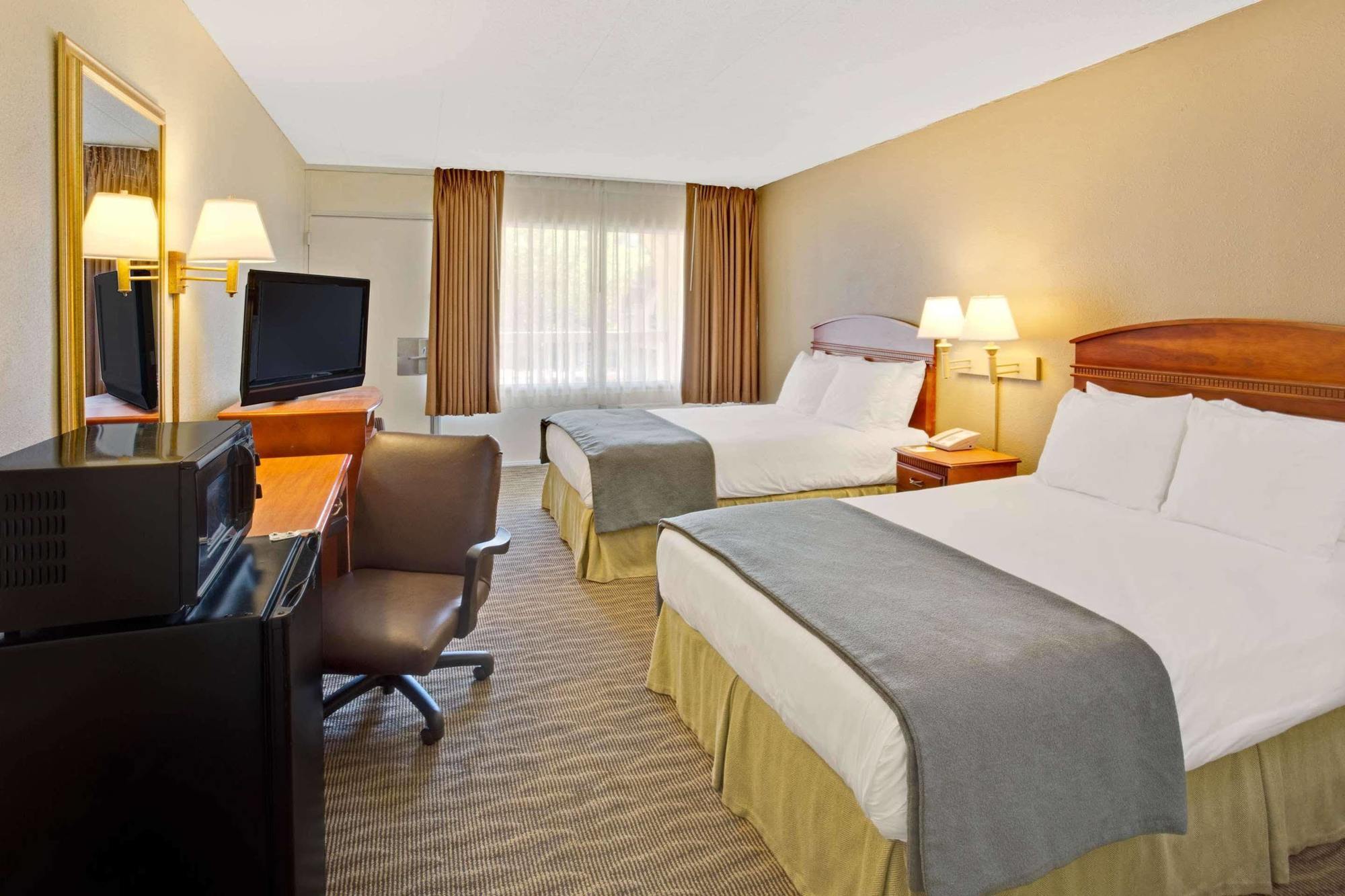 Days Inn By Wyndham Silver Spring Exteriör bild